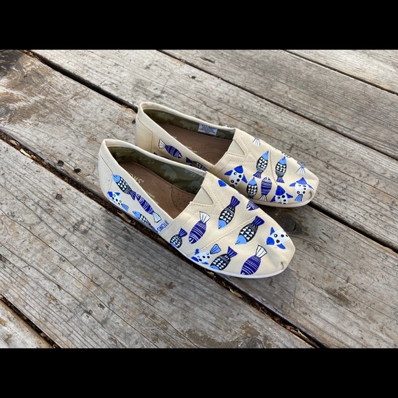 (495) Toms - Picture 1 of 7